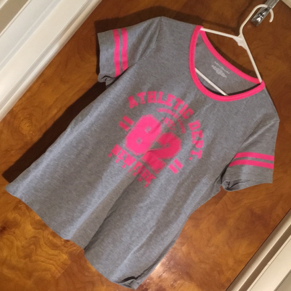 Bobbie Brooks tee